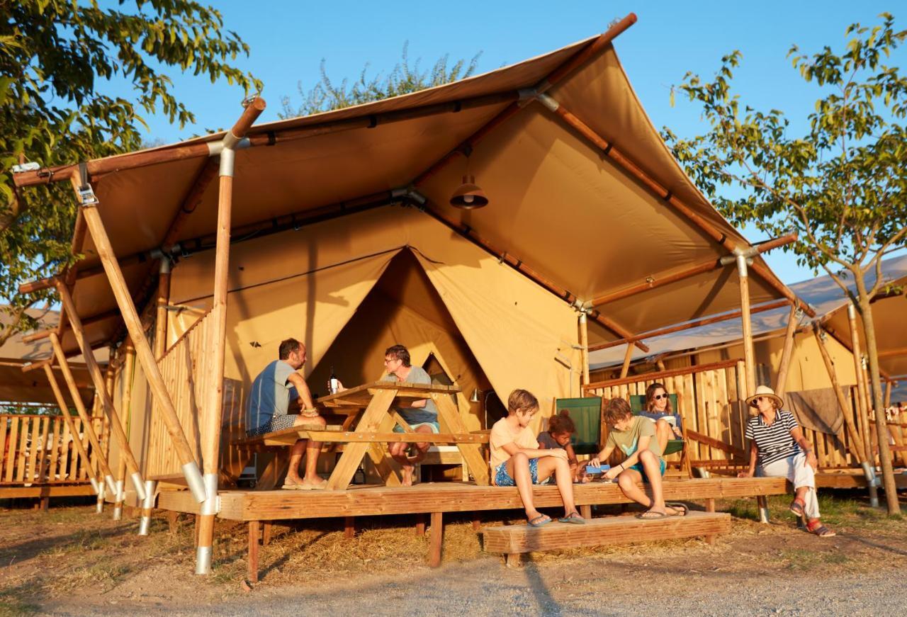 Camping Nautic Almata Glamping Hotel Castello d'Empuries Bagian luar foto